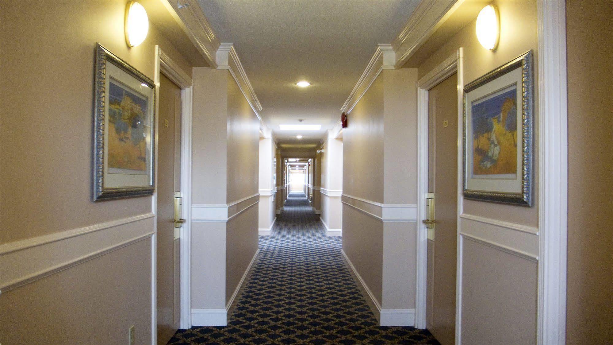 Red Lion Inn And Suites Victoria Saanich Dalaman gambar