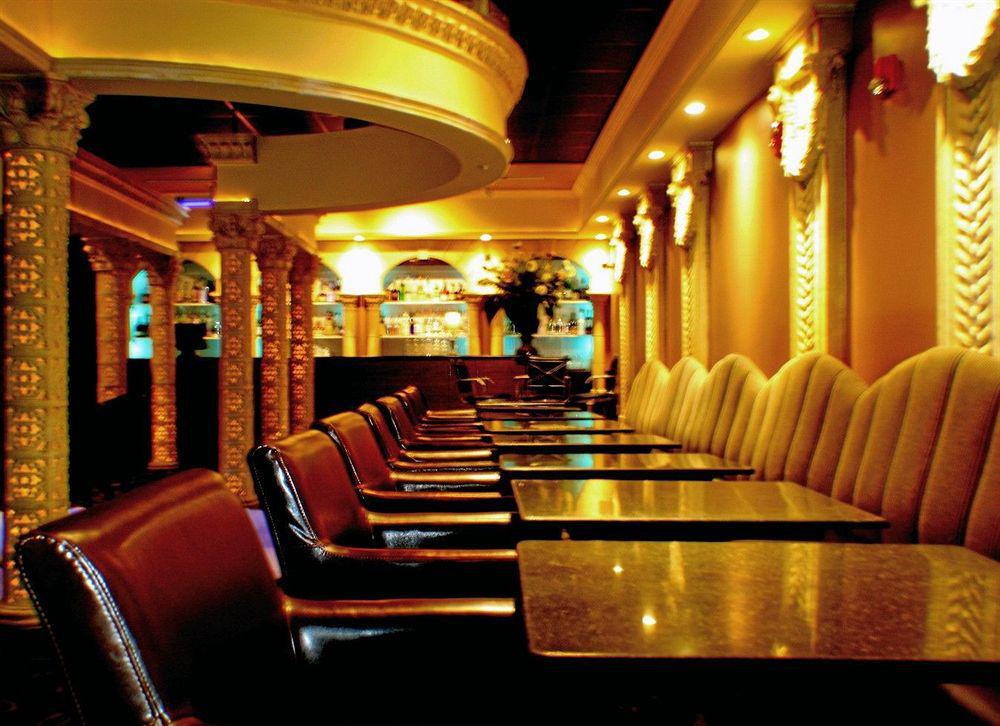 Red Lion Inn And Suites Victoria Saanich Restoran gambar